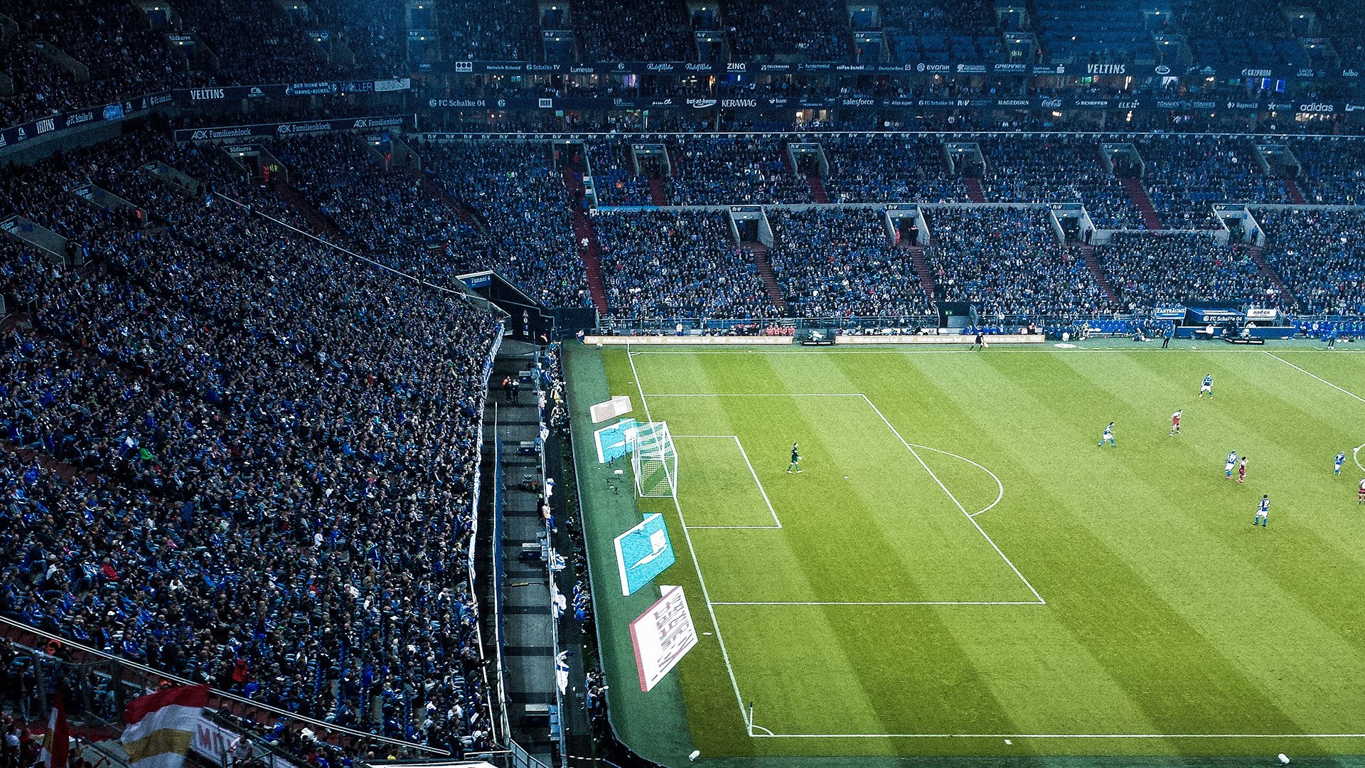 曼城中场调度精准打乱对手防守节奏,曼城主力中场